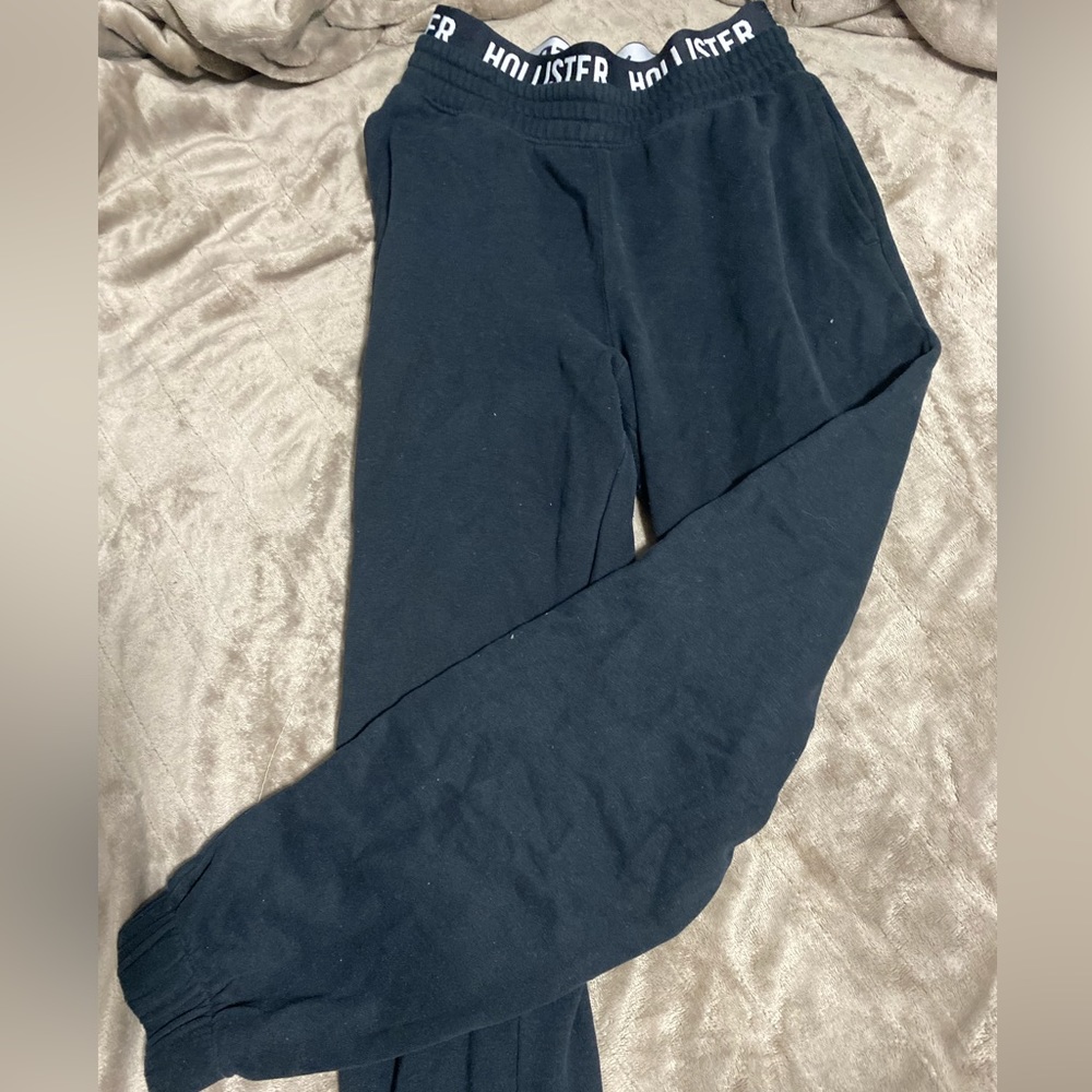 Tight on the waist, really warm, good for winter